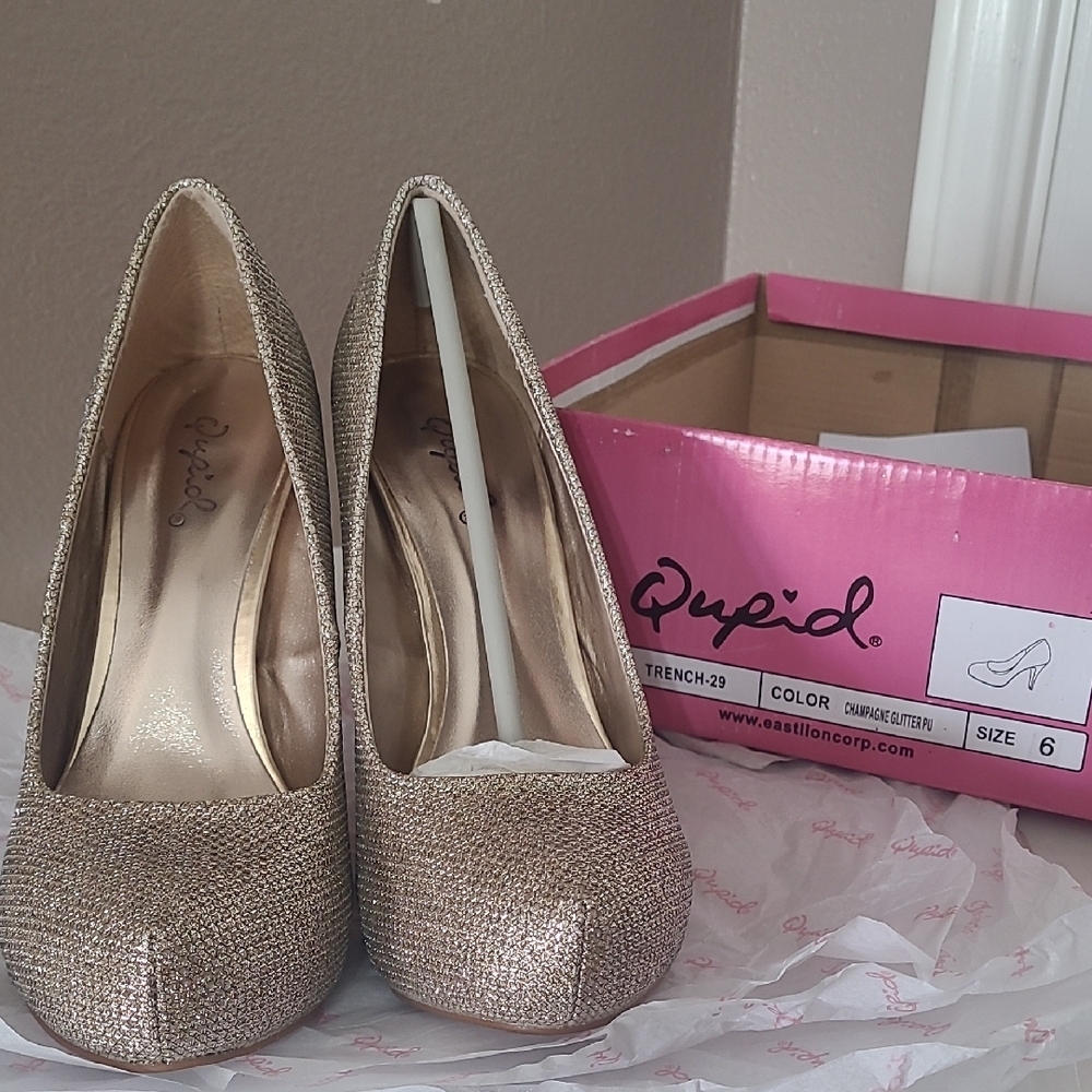 Qupid Women's Glittering Gold Heels